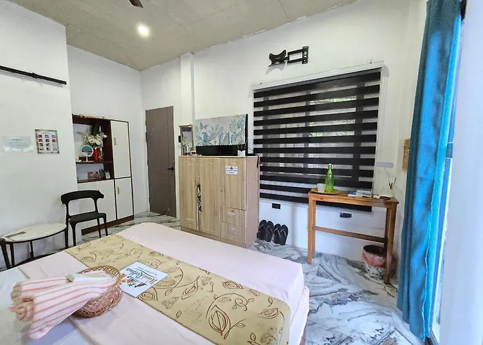 Near In White Basdako - In Cebu モアルボアル